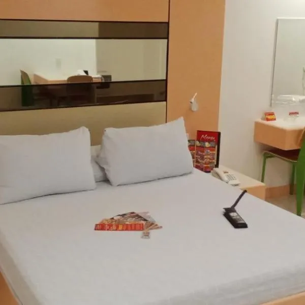 Hotel Sogo Buendia، فندق في مانيلا