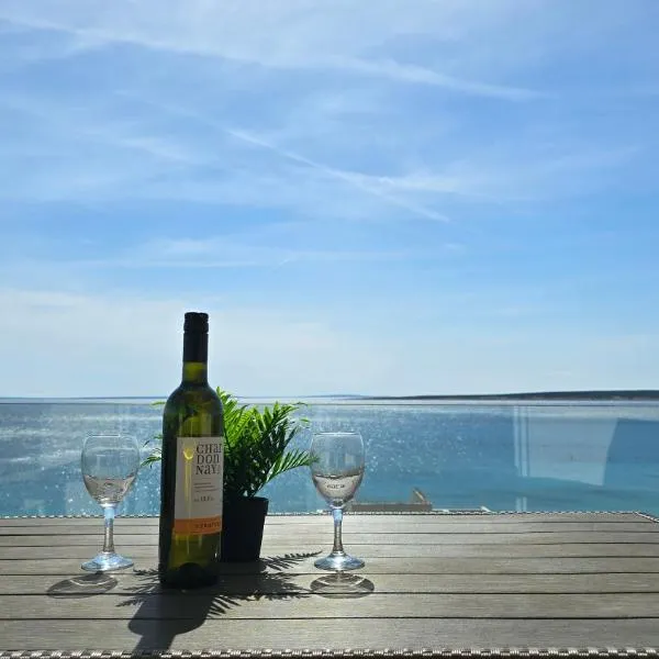Apartments GIOVANNI (by the sea), hotel v destinaci Mandre