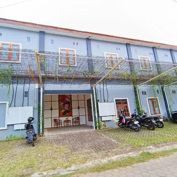 OYO 93837 Ipeda Family Residence: Dadapan şehrinde bir otel