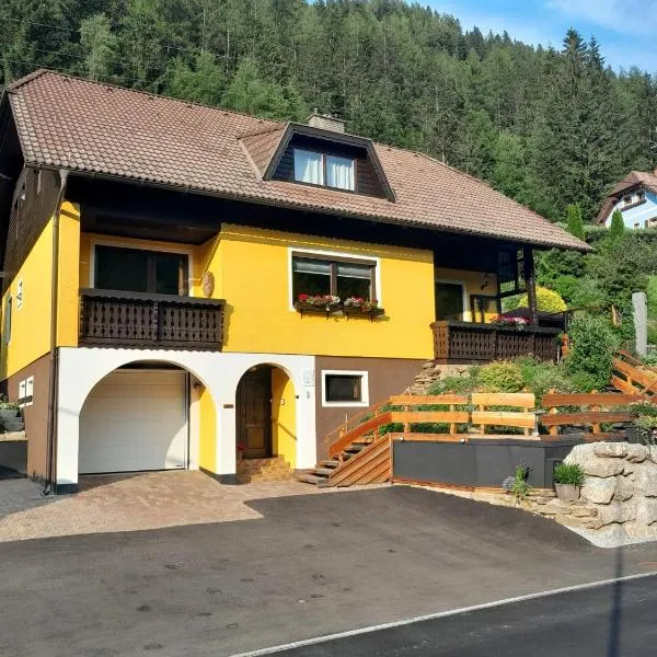 Haus Sonnblick, hotel v destinaci Pusterwald