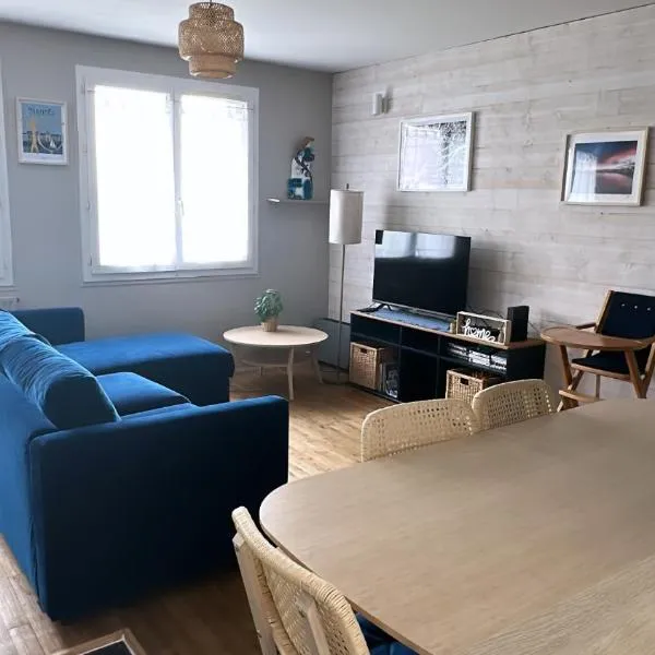 Parenthèse nantaise, T2 chic et cosy, magie de Noël incluse, avec parking, hotel in Nantes