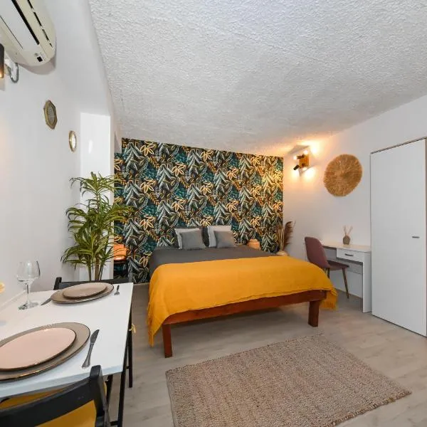 The Lazy Monkey Hostel & Apartments, hotel in Zadar