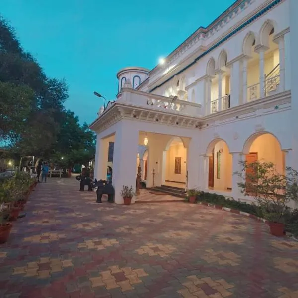 Chola Heritage Resort, hotelli kohteessa Kāraikkudi