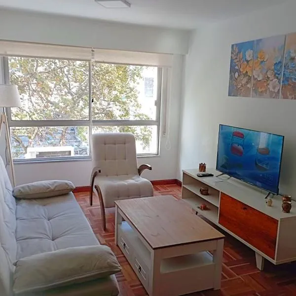 Cómodo apartamento céntrico con garaje, hotel i Montevideo