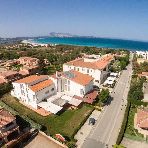 HOTEL AL FARO spiaggia la Cinta SanTeodoro, hotel v destinácii San Teodoro