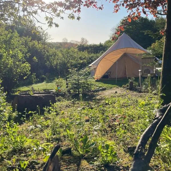 Cozy Garden Glamping, hotel in Oure