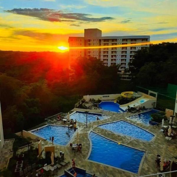 Apto no Park Veredas com acesso ao rio de águas quentes e área de lazer espetacular - Foto 2