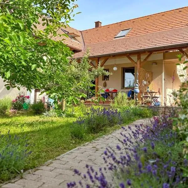 Pista Papa Tanyája, hotel v destinaci Balatongyörök