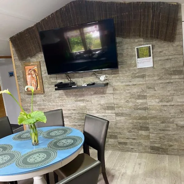 Grand chalet tout équipé 6 personnes proche des plages du débarquement, ξενοδοχείο σε Sommervieu