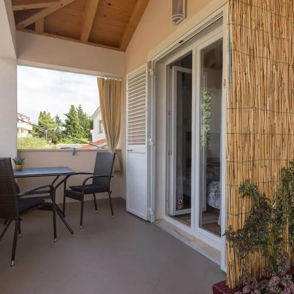 Studio Ruzmarin, hotel in Krk