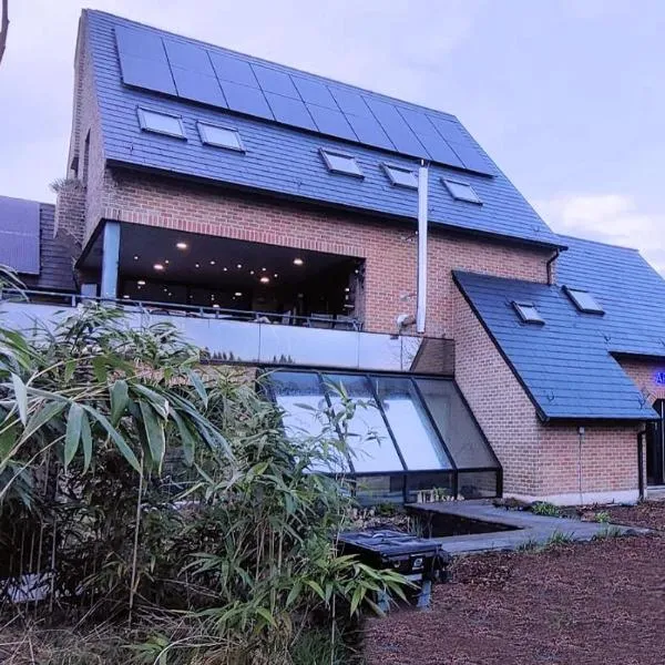 Vrijstaande woning gelijkvloers โรงแรมในZemst
