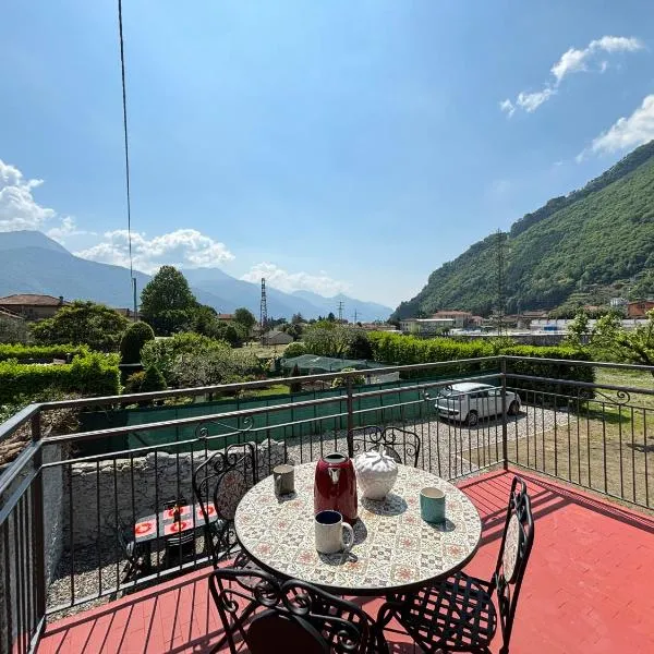 Appartamento Rigoletto, garden, air comnditioning - Larihome A69, hotel a Dongo