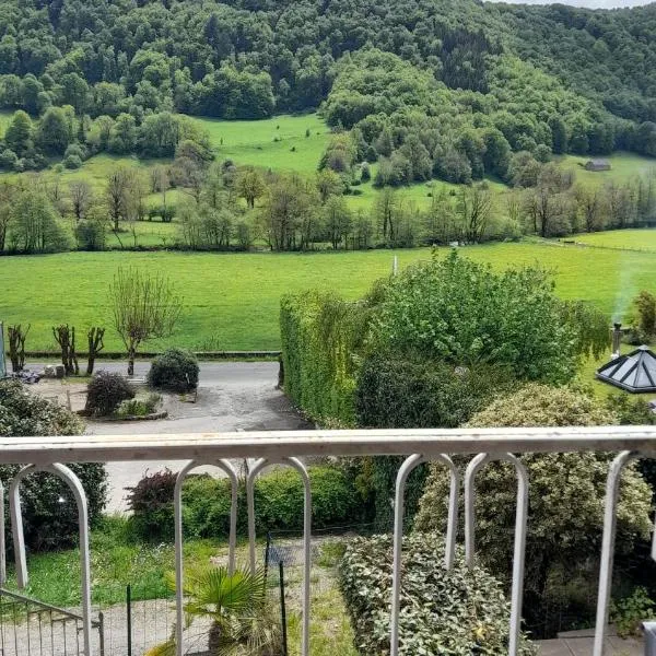 Chambre d'hôte la Maronne dans le Cantal, hotel v destinácii Saint-Martin-Valmeroux