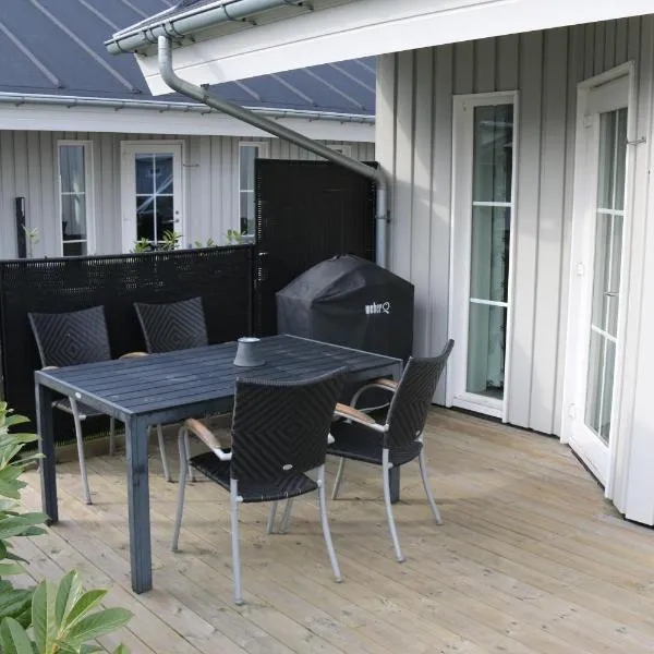 Skøn ferielejlighed midt i Marielyst by, hotel v destinaci Bøtø By
