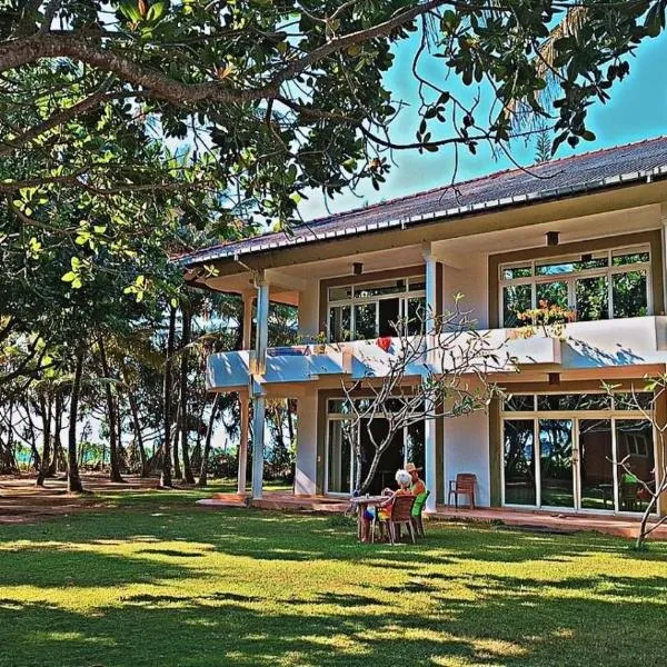 Raja Beach Hotel, hotel v destinaci Balapitiya