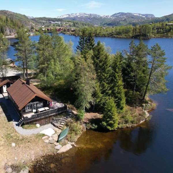 Holiday cottage with sauna close to Kjeragbolten-Bedding included, hotel di Tjørhom
