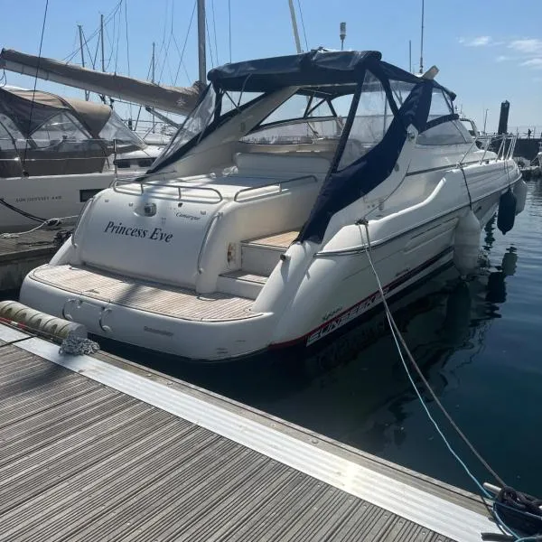 Boat Accommodation Ltd, hotel v destinaci Torquay