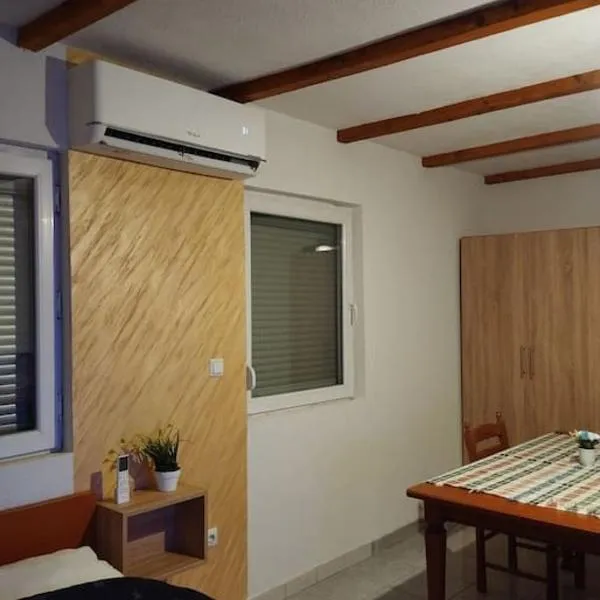 Vikend kuća Ada, hotel in Karanovac