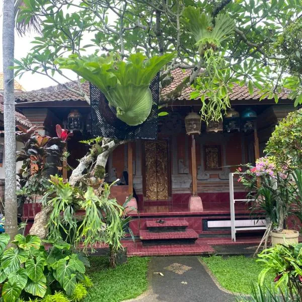 スリヤディナ ゲストハウス（Suryadina Guest House）、ウブドのホテル
