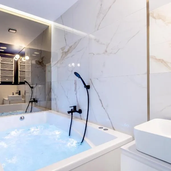Super-Apartamenty VIP Jacuzzi III, hotel in Poznań