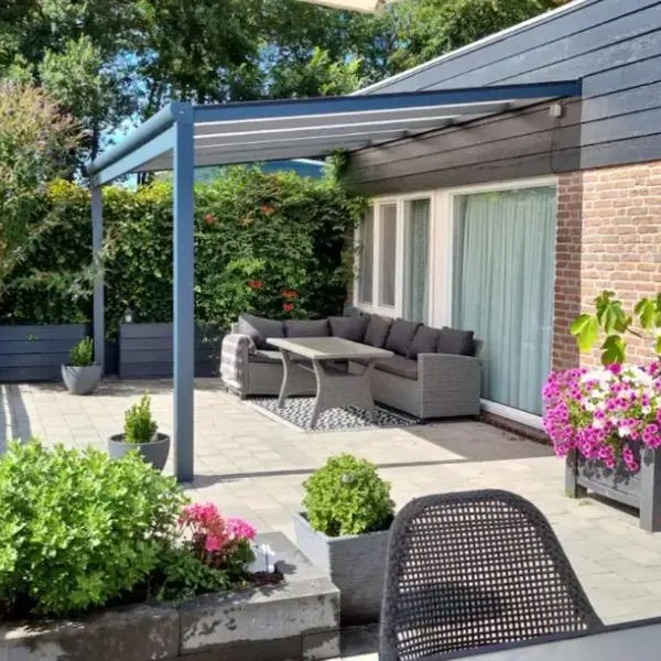 Cozy bungalow (Near beach, tulip fields, etc), hotel v destinaci Noordwijkerhout