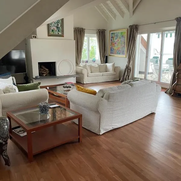 Spacious and stylish Apartment in Zurich, hotel em Zürich