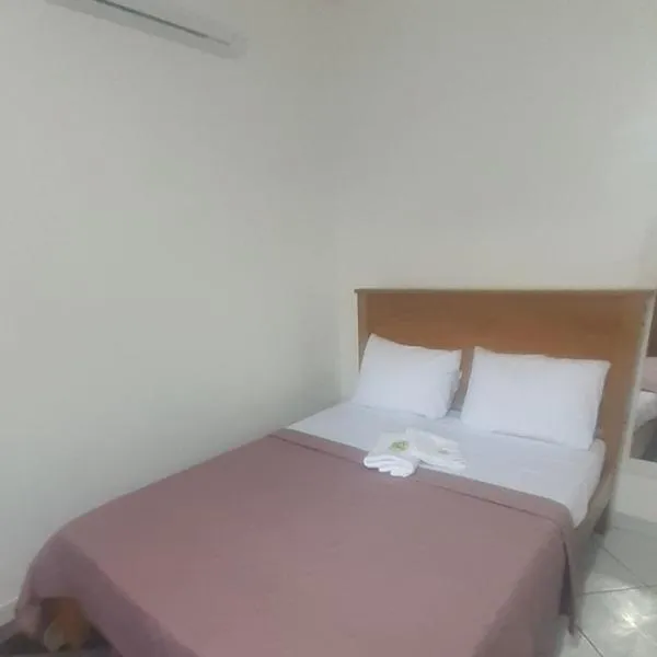 Suite 2, Casa Amarela, Segundo Andar, hotel in Nova Iguaçu