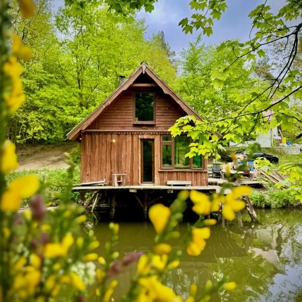 Leśna Chatka z prywatnym stawem, jezioro, sauna, hotel in Drzewiany