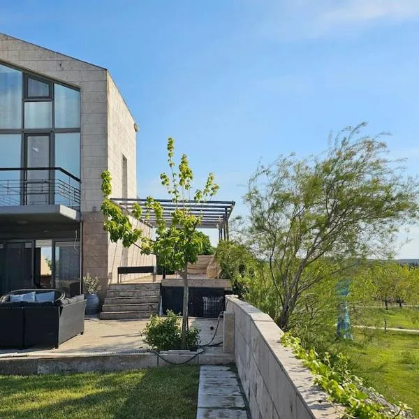 Villa Perfect for Families - Sea, pool and relax, hotel di Nea Fokea