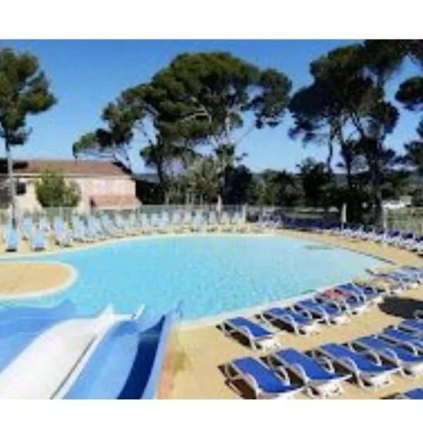 La MAISON BLEUE, hotel v destinácii Calvisson