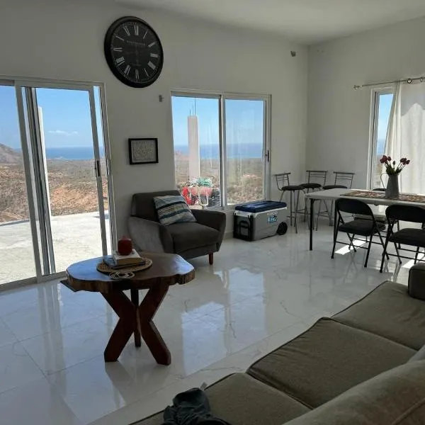Hermosa casa con vista al mar y las montañas, готель у місті Salalito