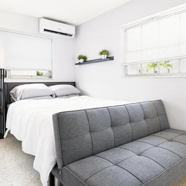 Small studio in Cape Coral close to many restaraunts, hotel v destinaci Cape Coral