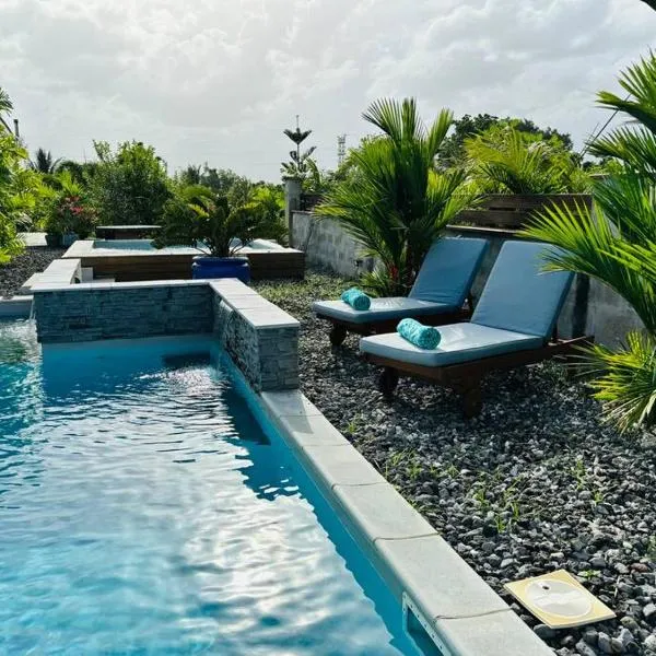 Refuge PêBê Joli logement au coeur d'un immense jardin tropical, hotel v destinaci Ducos