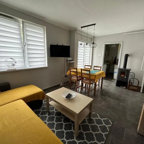 Berzsenyi Ház，位于鲍洛通费尼韦什的酒店