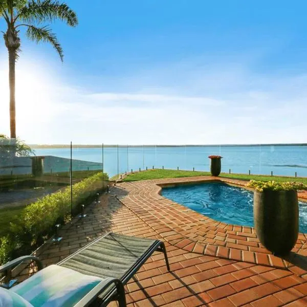 Serene 5 BDRM Villa with Pool, hotel v destinaci Toukley