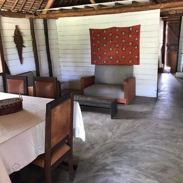 Beach front Cottage, hotel in Mahambo