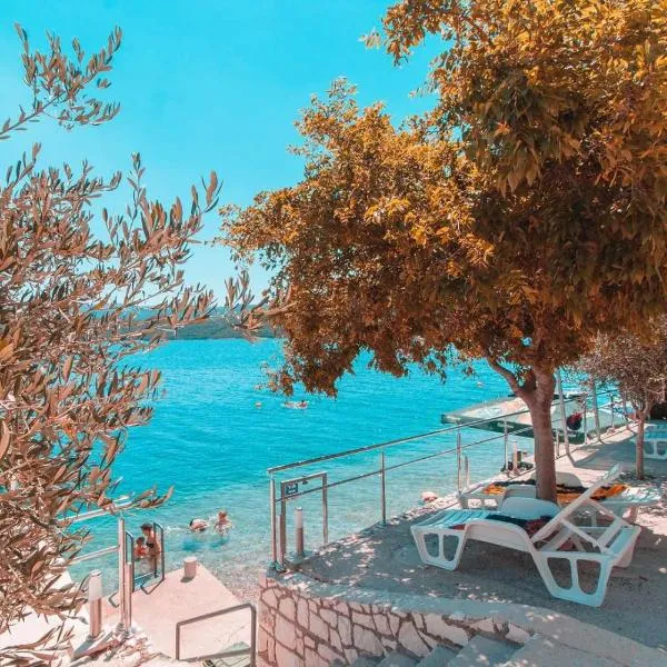 Villa Raguž sa Privatnom plažom i Garažom, hotel v destinaci Neum