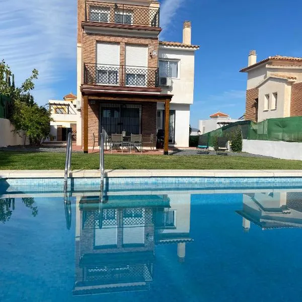Casa , Dílar, Granada con jardin y piscina, hotel di Dílar