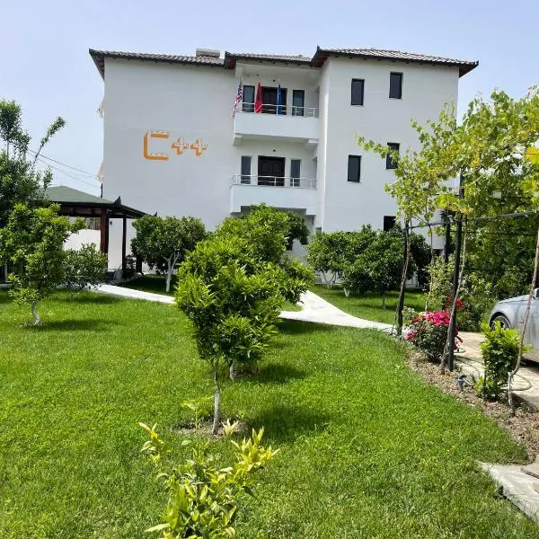 Vila C++, hotel en Kuçovë