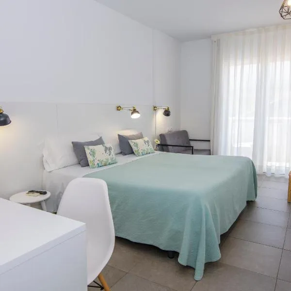 Hostal La Isla, hotel v destinaci Carboneras