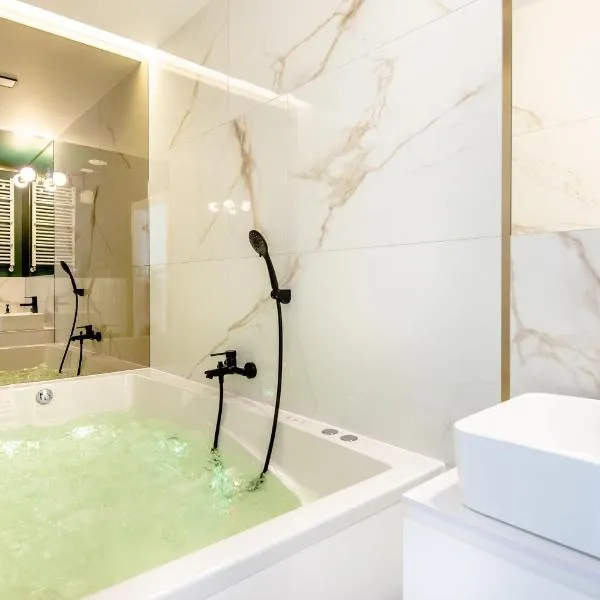 Super-Apartamenty VIP Jacuzzi IV, hotel in Poznań