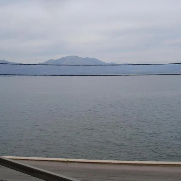 Seaside apartment away from the city- Oropos, Attiki, hotel Oropószban