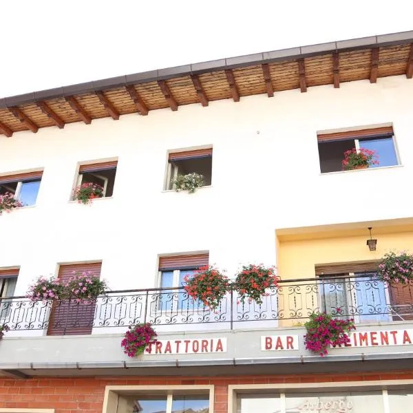 ALBERGO AL CACCIATORE, hotel v destinaci Paluzza