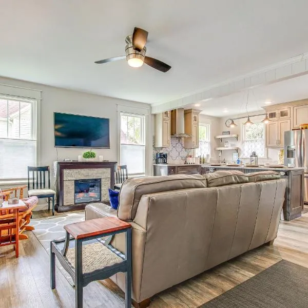 Lavish House with Patio - 2 Blocks to Green Lake!, hotel v destinaci Green Lake