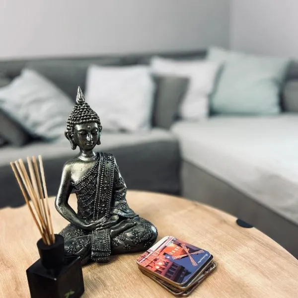 Brand new brilliant apartment at Athenian Riviera, hotel v Aténách