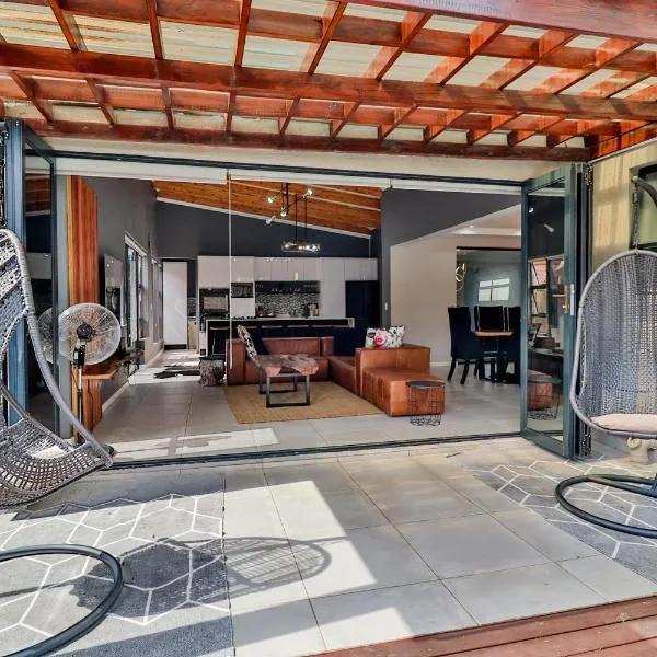 House of Bongekile 4 Bed Luxury Home in Malelane, hotel in Malelane