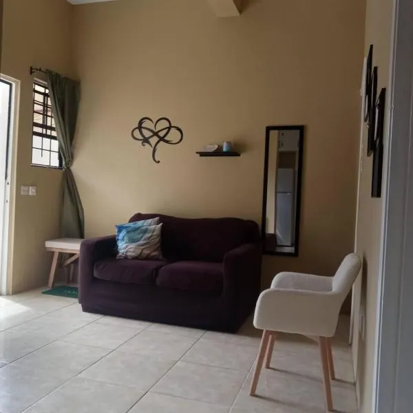 Cozy Apt 15 minutes to Castries Ferry & Rodney Bay, hotel en Bahía Marigot