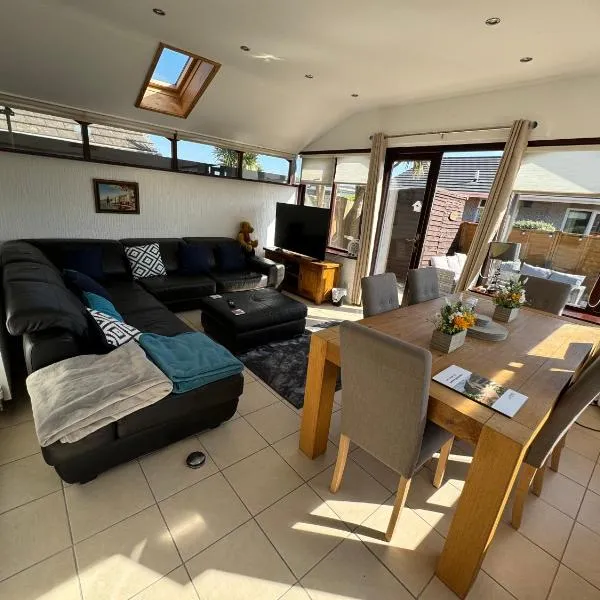 Four mile bridge by Trearddur bay, hotel in Valley