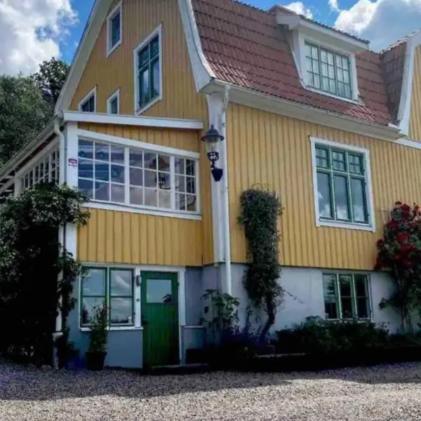 Villa Björkliden B&B, hotel v destinaci Tenhult