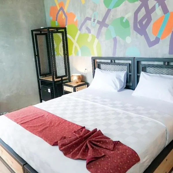 Hotel New Puri Garden، فندق في Kalibanteng-lor